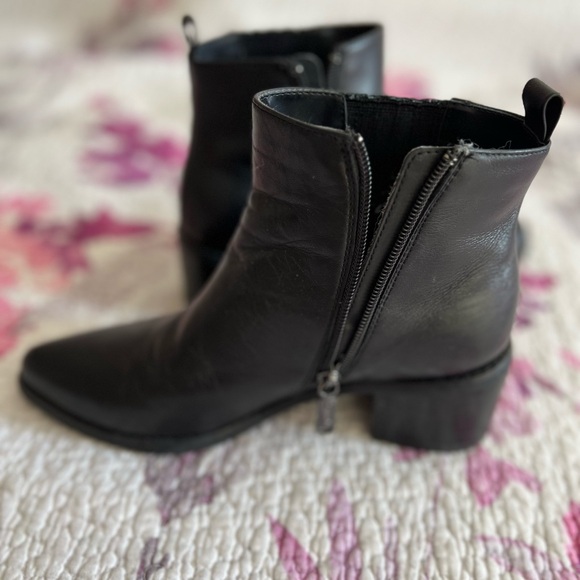 Black leather booties - Picture 3 of 3